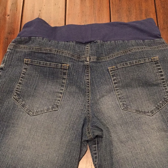 Maternity capris size medium - Picture 3 of 4